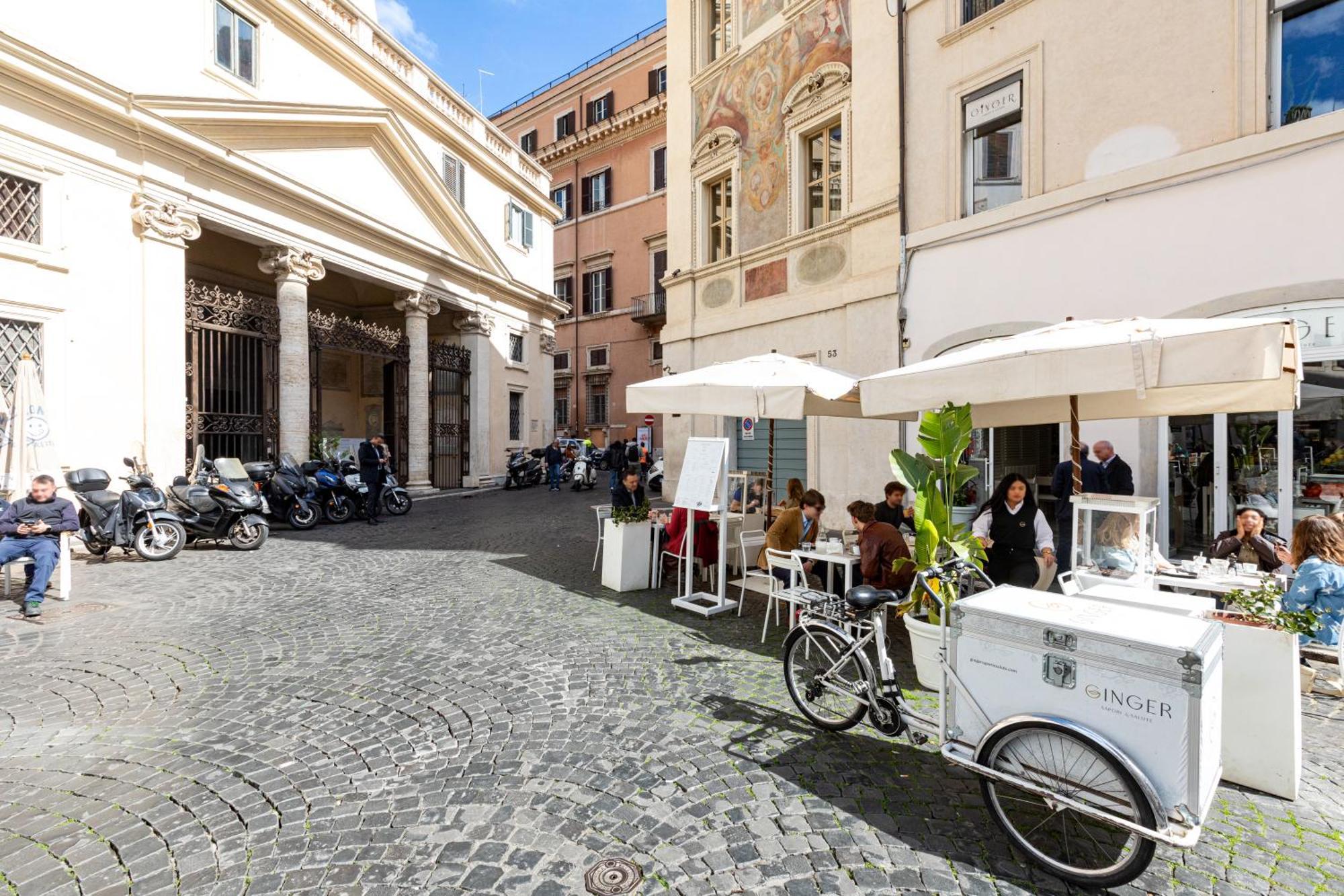 Apartment With Nice Terrace By The Amazing Pantheon — Photos 1